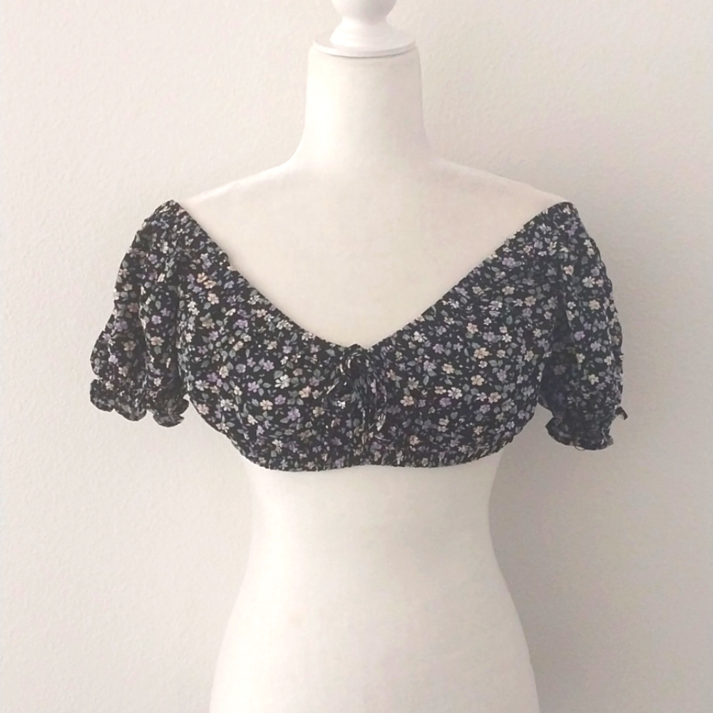 Nwt Women's Aeropostale Cropped  Bohemian Small Floral Peasant Top size Medium